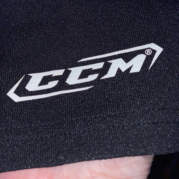 NWT/ Men’s Hockey Jersey - Picture 5 of 10